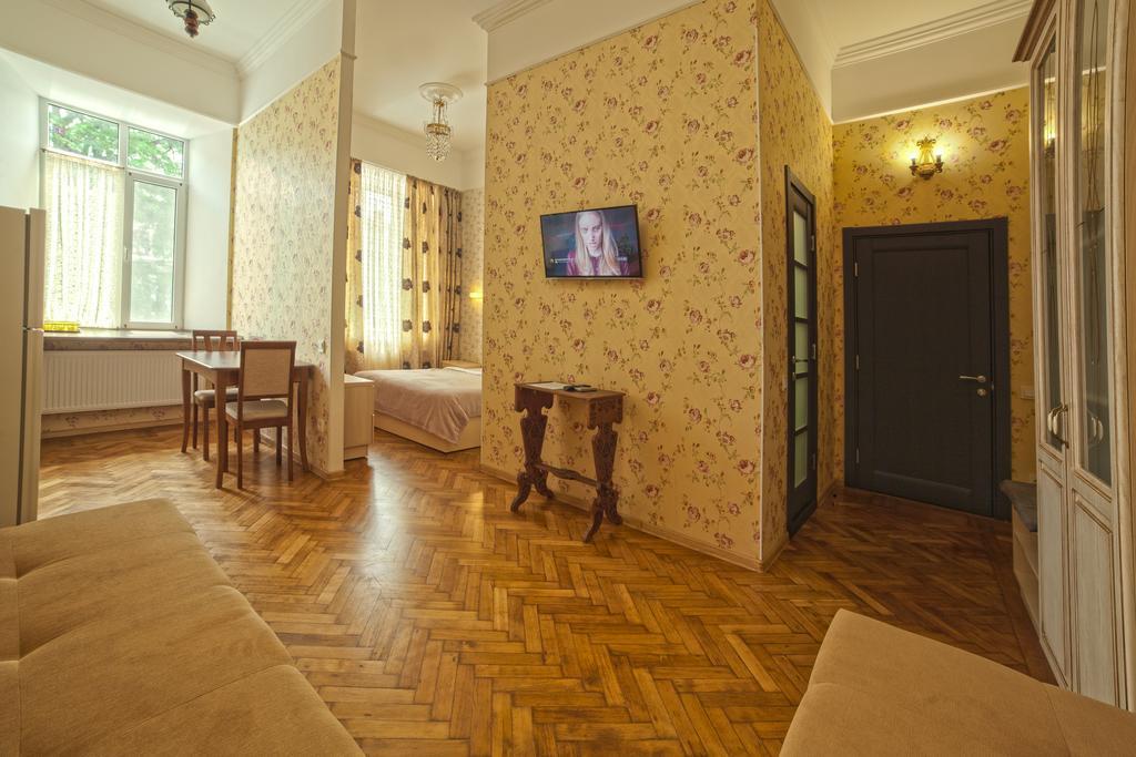 Apart Hotel Kvartira 1 Odessa Ngoại thất bức ảnh